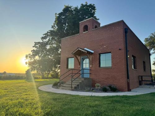 Guthrie House | Luxe 1920 Schoolhouse Sleeps 8 30 Min From Okc