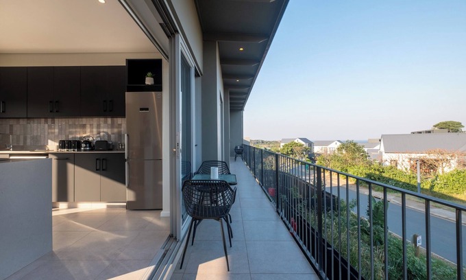 Salt Rock Apartment | Luxe 2-Bed Apartment in Zululami Estate, Ballitonn