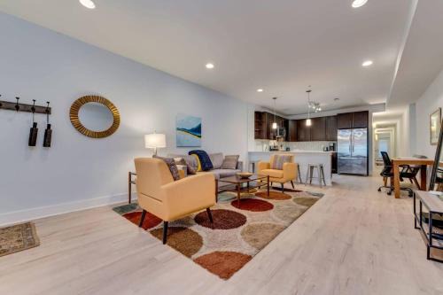 Columbia Heights Apartment | Luxe 2BD2BA Townhouse in Hip Area - Near Metro