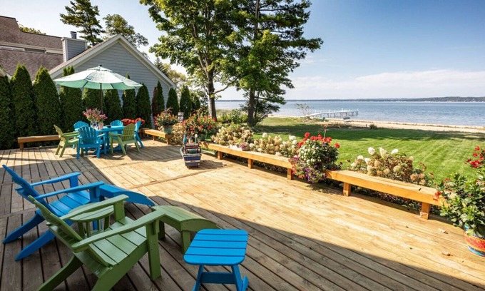 Acme House | Luxe 3BR | Bunkhouse + Private Beach | Near Resort