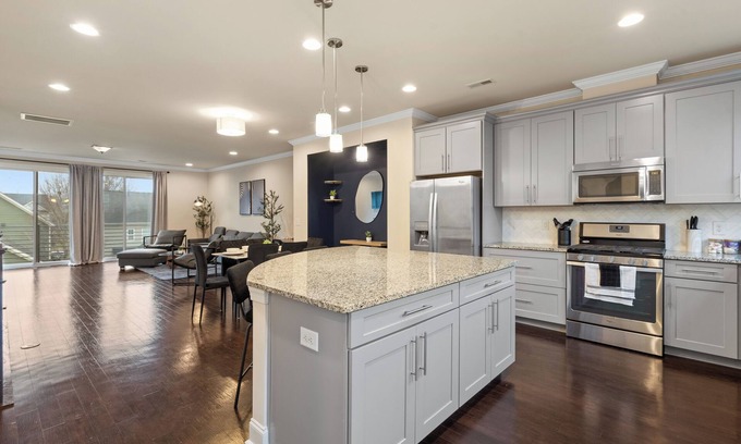 Charlotte House | Luxe 3BR Townhouse in Camp North End
