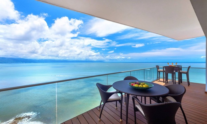 North Hotel Zone Condo | LUXE 4000 sqft|On The Beach|Wraparound Deck|Views