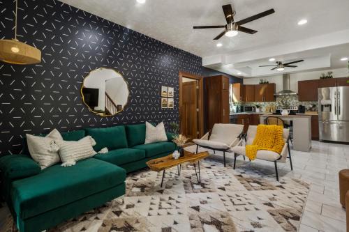Lincoln House | Luxe 4bd - Movie, Games - Centrally Located