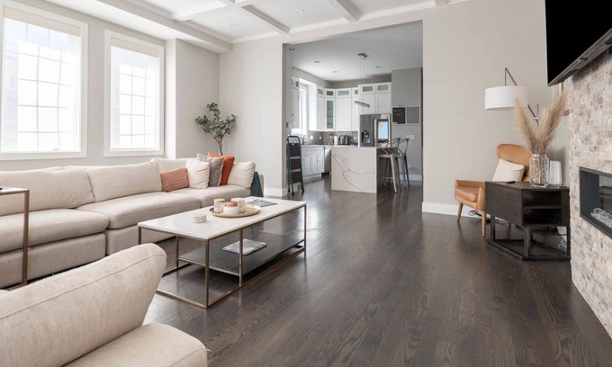 Grand Boulevard House | Luxe 4BR Chicago Home W/ Gym
