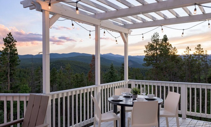 Black Hawk House | Luxe 4BR Mtn Retreat-Stunning Views-Ski/Hike