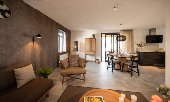 Thorn Villa | Luxe 4p - Two Bedroom Villa, Sleeps 4