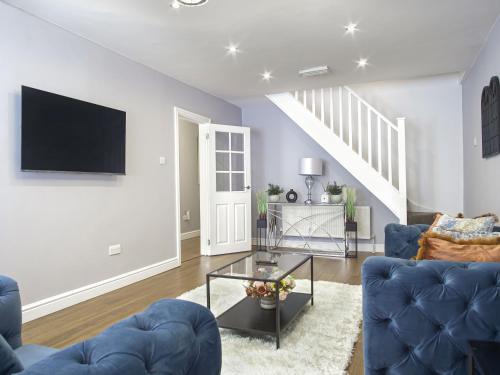 Snodland Apartment | Luxe 5 Bed Bungalow In Snodland, Medway, Kent
