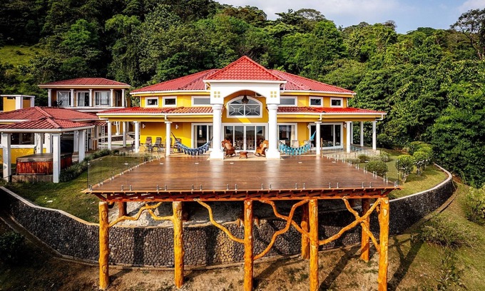 Nuevo Arenal Villa | 𝑳𝒖𝒙𝒆 » 5 Lakeview Villas » Sleeps 25 » AC »Pool »Hot Tub »Weddings »Retreats