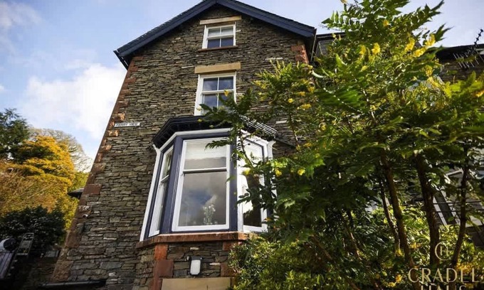 Bowness-on-Windermere House | Luxe 7 Bed, 6 Bath, Pet Friendly, Parking + EV
