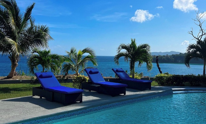 Boscobel Villa | Luxe 7-bedroom villa - WiFi, AC in phenomenal St. Mary Parish min from Ocho Rios