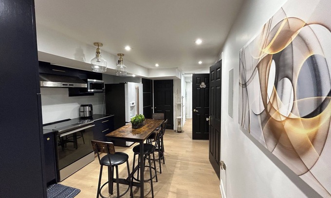 Caledon House | Luxe Apartment in Caledon