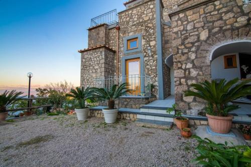 Monte Chiaro Apartment | LUXE apartment in Mega Villa