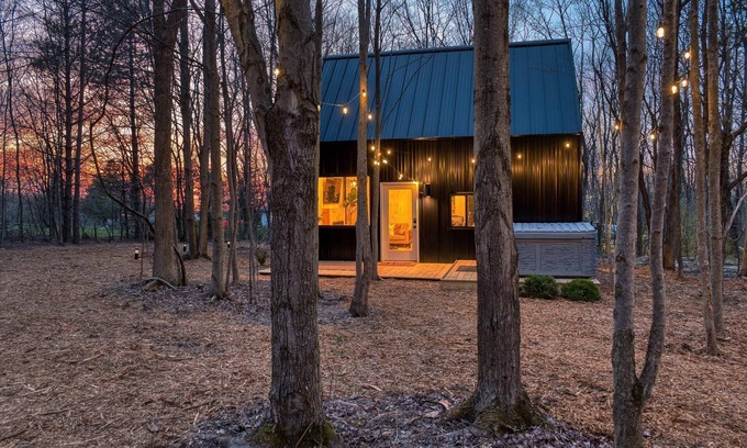 Portland Cabin | Luxe Cabin/Hot Tub/EV Charger