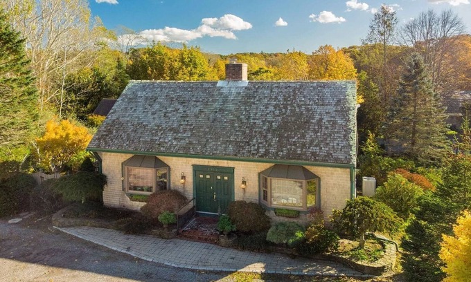 Brewster House | Luxe Cape Cod Farmhouse. Walk to Ellis Landing Beach!