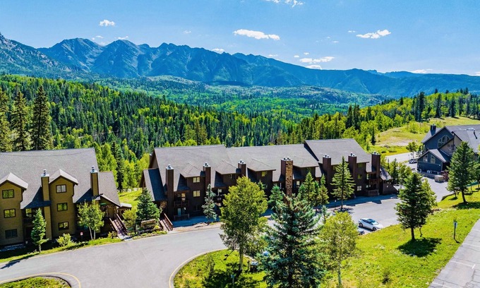 Purgatory House | Luxe Cascade 3 bedroom, 3 bath townhome. Sleeps 10. Just north of Purgatory.