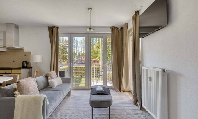 Cents Apartment | Luxe Cents Studio w/Balcony & Elevator, nr Bus Station, by Blueground