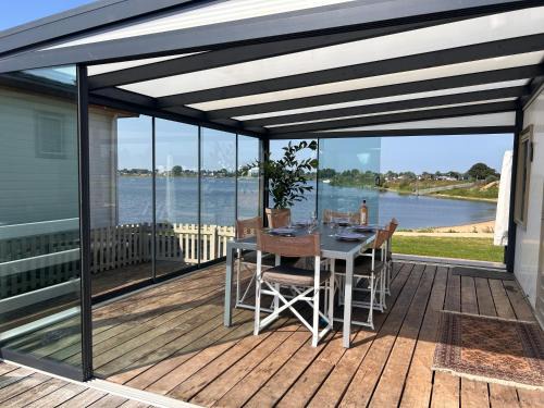 Lith Ski Chalet | Luxe chalet direct aan het water met strand