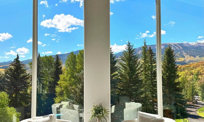Snowmass Village House | Luxe Chalet: Jaw-Dropping Views of Mountains! Summer Garden Terrace