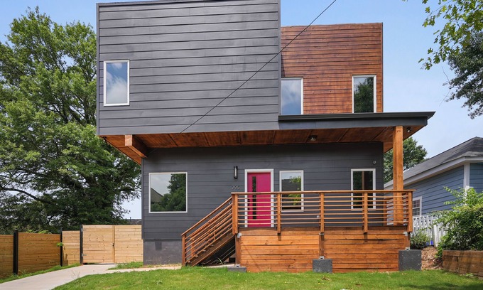 Summerhill House | Luxe City Oasis in the Heart of Downtown