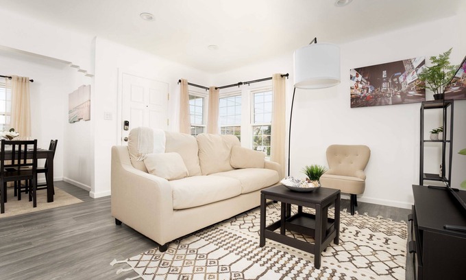 Lennox House | Luxe Comfort Near LAX & SoFi