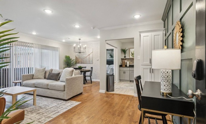 Hampton Apartment | Luxe,comfy apartment for traveling employees (1/1)