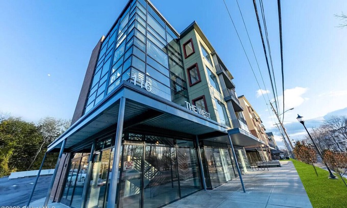 Saratoga Springs Condo | Luxe Condo with Rooftop Pool