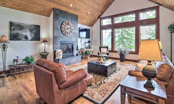 Coos Bay House | Luxe Coos Bay Escape w/ Patio + River Views!