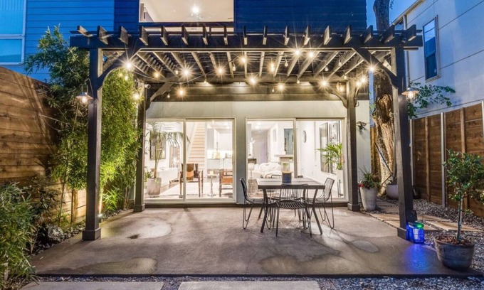 Cityplace House | Luxe Dallas Duplex Business & Downtown Ready