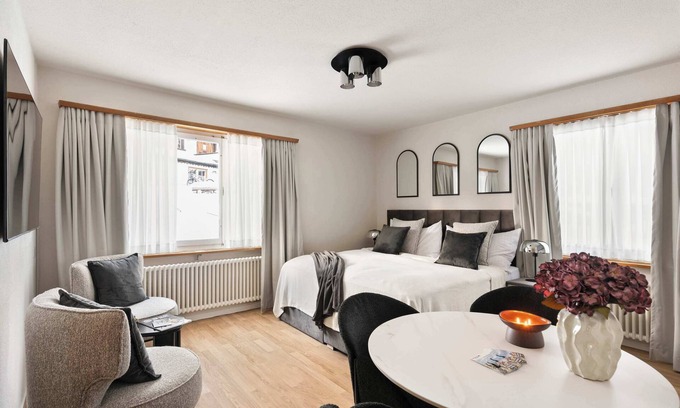 Davos Apartment | Luxe Davos Studio, Central, Walk to Lifts