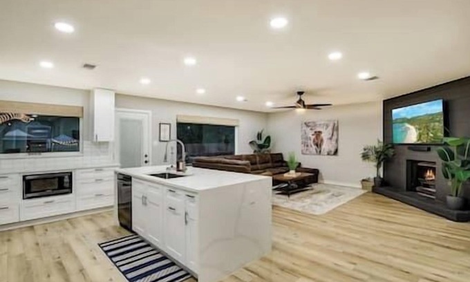 Woodstone Village House | Luxe Family Home | Sleeps 7 | South Austin!