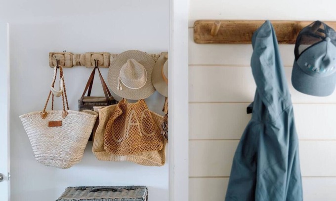Kidaman Creek House | Luxe Farmstay & New Tiny Home, Animals and Views!