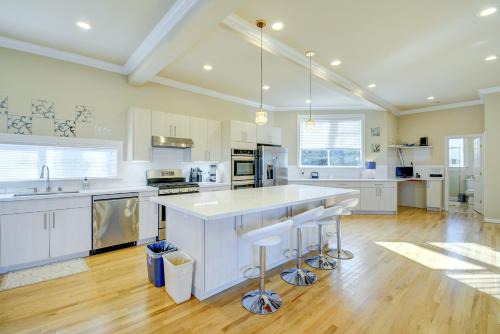 Federal Way House | Luxe Federal Way Rental - Walk to the Water!