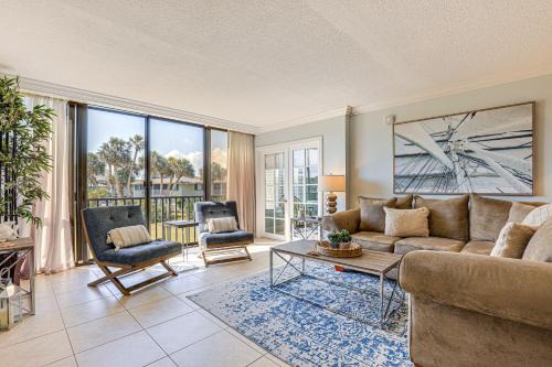 Fort Pierce Apartment | Luxe Fort Pierce Beach Condo with Golf Views!