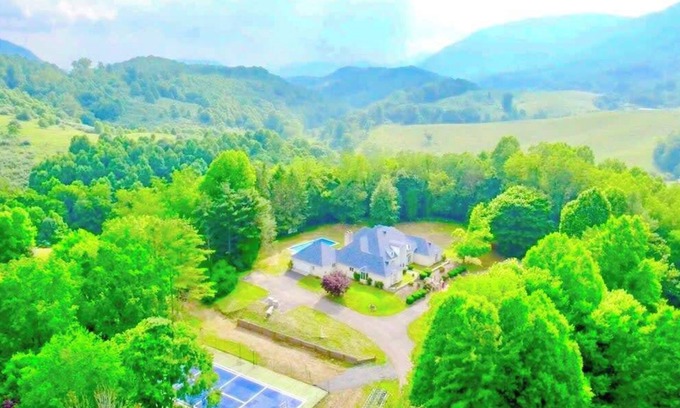 Andover House | LUXE: Gated Mansion - Basketball Court, Movie Theater, Acreage