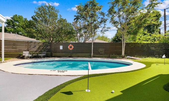 White Rock Hills Apartment | Luxe Golfers` Oasis - Pool, Mini-Golf, Hot Tub!