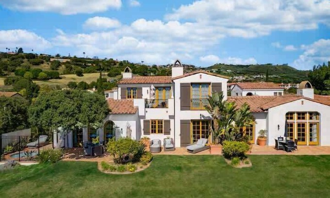 Rancho Palos Verdes Villa | Luxe Golfside Resort Villa! Ocean Views & Hot Tub!