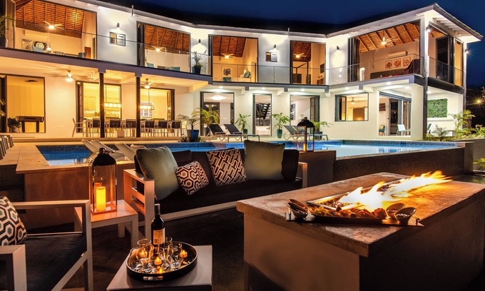 Discovery Bay Villa | Luxe Grand Villa Modern Spacious 6-bedroom with private Beach. Staff Included.