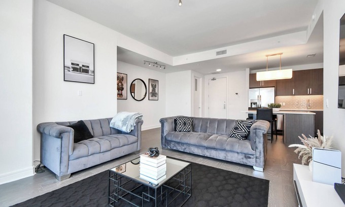 Midtown Apartment | Luxe Highrise Getaway in Midtown Houston