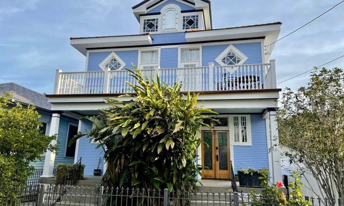 New Orleans House | Luxe Historic Mid City | Balcony | Streetcar+Cafe