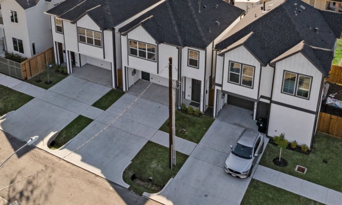 Northside House | Luxe Home - Modern Retreat, 1 Exit from Downtown