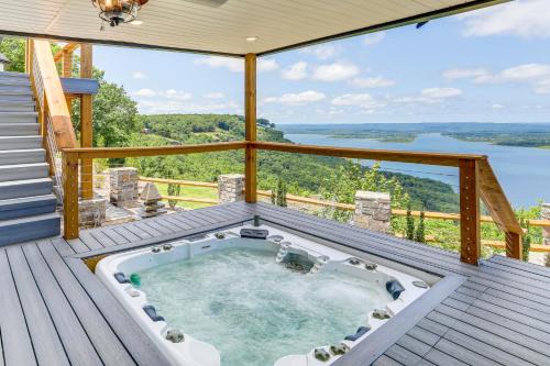Quitman House | Luxe Home with Panoramic Greers Ferry Lake Views
