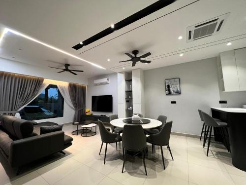 Larut House | Luxe J Homestay