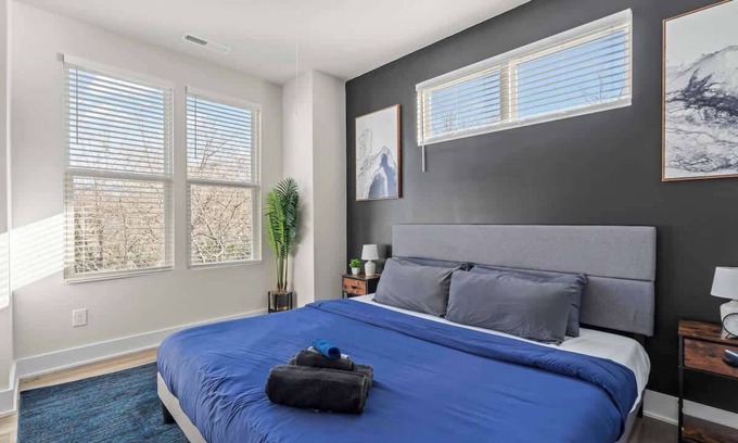 Charlotte House | Luxe King 3BR Townhouse Mins to Uptown CLT!