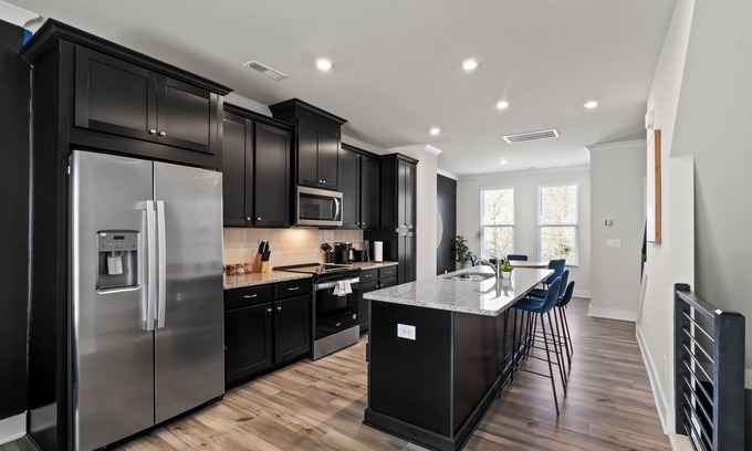 Charlotte House | Luxe King 4BR Townhouse in Uptown CLT