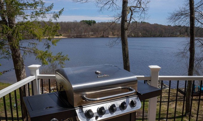 Vernon House | Luxe Lake House