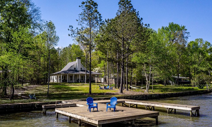 Lake Oconee House | Luxe, lakefront home with private hot tub, dock, kayaks & firepit - dog-friendly