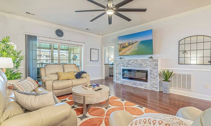 Central Myrtle Beach Apartment | Luxe Lakeview Paradise