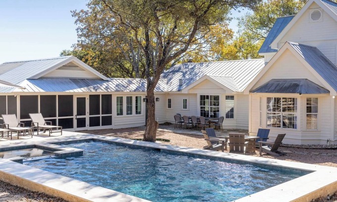 La Grange House | Luxe Leisure: Hot Tub, Pool, & Serenity | Ash Farm