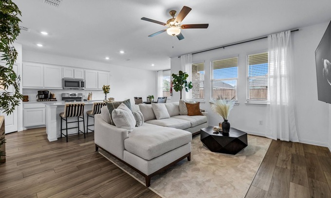 Little Elm House | Luxe Living - 3-bedroom house in Little Elm with AC, WiFi, and Games
