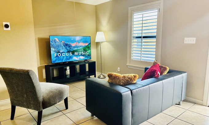 Eagle Pass Apartment | Luxe Living Apartment- 2 bed/1 bath - 5 STARS